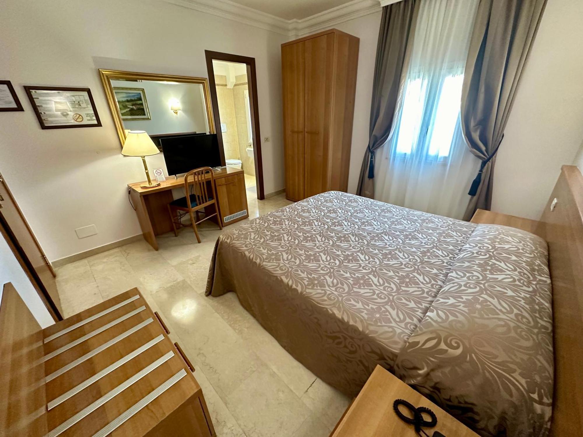 Hotel Principe Di Piemonte Рим Екстериор снимка