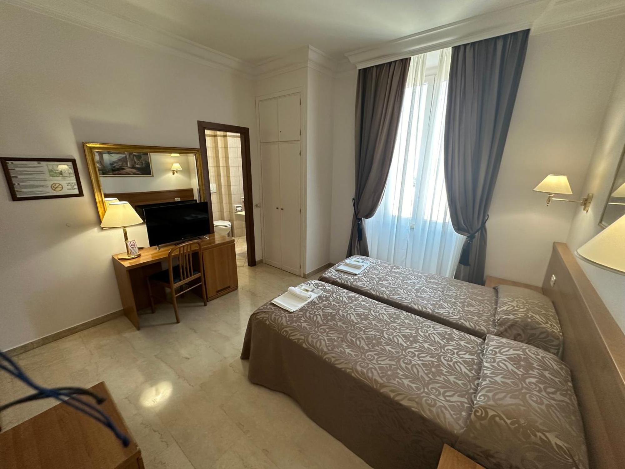 Hotel Principe Di Piemonte Рим Екстериор снимка